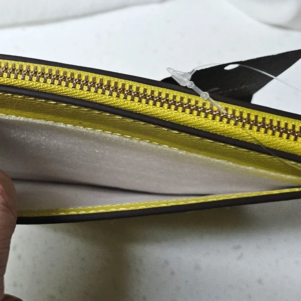 Kate Spade Lucy Wrist Wallet - Picture 3 of 6